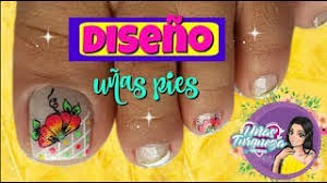 Este diseño de uñas para pies no es muy complicado, bastará con aplicar un fondo negro y unos cuantos detalles extra, seguramente te encantará. Decoracion De Unas Elegantes Para Los Pies Flowers Nail Art French Nail Art Nlc