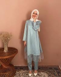 Tips memilih model baju untuk lengan besar yang pas dipakai saat kondangan. Kebaya Hijab Ala Firaa Assagaf Bisa Dipadu Dengan Rok Hingga Celana Pakaian Jelita Pakaian Pesta Model Pakaian