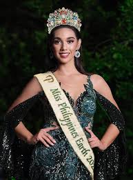 Miss earth philippines contestants, inirampa ang gowns na gawa sa recycled materials. Knmbtm385 Iaim