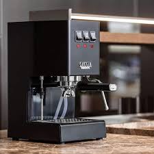 Mesin kopi ini terdiri dari berbagai macam jenis, mulai dari mesin kopi otomatis, mesin kopi manual, mesin espresso coffee kapsul, dan coffee maker. Jual Gaggia Classic Pro Manual Espresso Machine Mesin Kopi Manual Black Online Maret 2021 Blibli