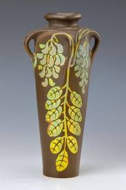 Lot Vase Zsolnay Pecs Ungarn Um 1900 Porzellan Fayence Hochgezogener Korpus An Den In The Sale Propriete D Un Collec Glass Art Art Decor Ceramics