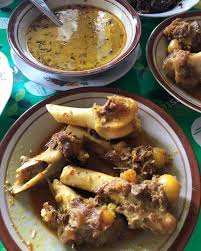 Sesuai dengan namanya kedai sop kaki kambing bersaudara memang spesial menyediakan sop dan sate kambing, baik itu tulang, kaki, jeroan, dan lainnya. 9 Makanan Khas Purbalingga Harga Rekomendasi Resto