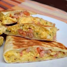 Quesadillas Aux Oeufs Brouilles Saumon Fume Et Crevettes Grises Saumon Fume Recettes De Cuisine Recette Oeufs Brouilles