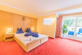 Ecco 4 modi intelligenti per posizionare la scrivania. Hotel Val D Ega Tutte Le Camere Suite