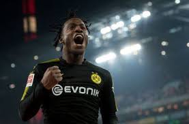 Michy batshuayi revealed borussia dortmund's tradition black and yellow colours convinced him to join the club… because he likes spongebob square pants and batman. Michy Batshuayi Im Interview Ich Denke Derzeit Nicht An Die Zukunft Buzz09 Deine Bvb Timeline