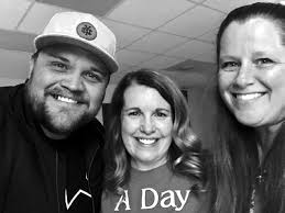 Dog Days' raises $500