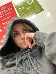 Danielle Dale Fraser (@curvy_darn) • Threads, Say more