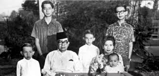 Sebarang spekulasi yang mengaitkan bekas ketua setiausaha negara itu adalah tidak benar. Tun Razak A Man Who Kept His Moral Compass