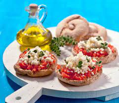 Do you know how to prepare the delicious and healthy cretan ntakos? Ntakos