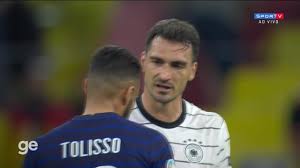 Mcginn surgiu ao segundo poste depois de mais um cruzamento no ataque escocês e parecia ter tudo para marcar. Dbghf6sf Ikkum