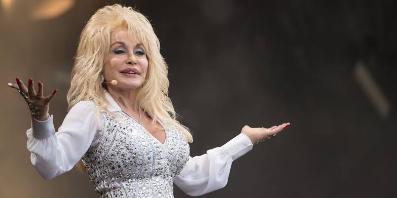 Dolly Parton Estate Sues Her Nephew, Alleging Extortion and Threats | Pitchfork