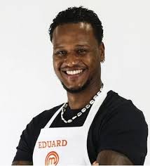 Non sono d'accordo con l'eliminazione di Samuele,avrei preferito uscisse  Simone, ma io non sono nessuno per giudicare