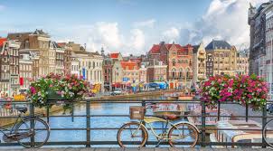 Cảnh sát chống bạo động của hà lan đụng độ với người biểu tình tại rotterdam, trong bối cảnh tranh cãi ngoại giao giữa hai quốc gia khiến một bộ trưởng của thổ nhĩ kỳ bị hộ tống ra khỏi hà lan. Ha Lan Quá»'c Gia Ä'ang Sá»'ng Nháº¥t Tháº¿ Giá»›i