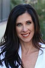 Lori Engle's Instagram, Twitter & Facebook