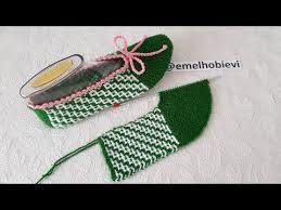 Merdiven Desen Iki Sis Dikissiz Patik Yapimi Very Easy Knitting Slippers Youtube Slippers Patikler Desenler