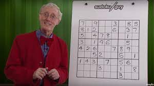 Le site vous propose des grilles sudokus irréguliers appelés sudokus chaos à imprimer et à résoudre avec des conseils interactifs. Un Professeur De Sudoku De La Colombie Britannique Fait Sensation Sur Le Web Radio Canada Ca