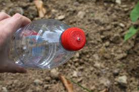 Maybe you would like to learn more about one of these? Fabriquer Un Support A Bouteille Pour Arrosage Au Goutte A Goutte Jardin Et Maison
