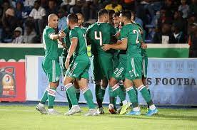 منتخب الجزائر لكرة القدم ويلقب بـالأفناك أو ثعالب الصحراء، أومحاربي الصحراء أو الخُضْر وهو الفريق الوطني الذي يمثل الجزائر في رياضة كرة القدم للرجال ويديره الاتحاد الجزائري لكرة القدم. Ø§Ù„ÙƒØ§Ù ÙŠØ¹Ù„Ù† Ø­ÙƒÙ… Ù…Ø¨Ø§Ø±Ø§Ø© Ø§Ù„Ø¬Ø²Ø§Ø¦Ø± ÙˆØ²ÙŠÙ…Ø¨Ø§Ø¨ÙˆÙŠ