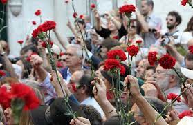 Mulheres de abril somos mãos unidas juntas formamos fileiras decididas ninguém calará a nossa a trilogia fascista: Visao Conta Me Como Foi O 25 De Abril