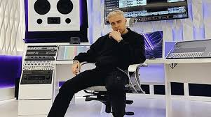 Имя егор крид появилось, когда музыкант работал с лейблом black star, который в 2015 году зарегистрировал на это имя товарный знак. Egor Krid Umilil Instagram Svoim Detskim Foto I Krasivoj Mamoj