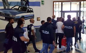 Scegli il profilo più adatto a te e scopri il conto corrente online per le tue esigenze di oggi e di domani. Gela Operazione Stella Cadente Arrestati Dalla Polizia Di Stato 35 Esponenti Della Mafia Gelese