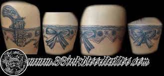 See more ideas about tatuaże, tatuaż, pomysły na tatuaż. Tatuaz Pistolet Udo Podwiazka Przez 88ink Blood Tattoo Studio