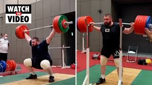 Lasha talakhadze, il georgiano detentore del record maschile con un'alzata di 484 kg il record del mondo maschile (strappo + slancio) nella categoria oltre i 109 kg è di 488 kg, ottenuti dal georgiano lasha talakhadze durante i giochi della xxxii olimpiade. E10sme9b Xpgnm