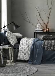 Trendige Farben Fabelhafte Schlafzimmergestaltung In Grau Blau Schlafzimmer Design Schlafzimmergestaltung Haus Deko