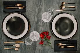 4 dinner plates, 4 salad plates, 4 bowls, 4 mugs. Make A Statement By Mix And Matching Dinnerware