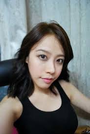 Lily Mohr's Instagram, Twitter & Facebook