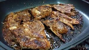 Basuh bersih dulu isi dan tulang kambing.lepas tu rebus sehingga empuk.boleh guna periuk biasa ataupun pressure cooker. Buat Lamb Chop Sendiri Dengan Kambing Perap Frozen Sunah Suka Sakura