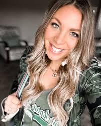 Ashley Walmer's Instagram, Twitter & Facebook