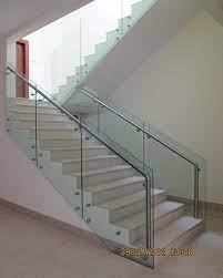 Proses pembuatan railing ini adalah bersama pengelasan material stainless steel hingga menjadi railing tangga sepenuhnya. Harga Railing Balkon Stainless Kaca Asia Bengkel Las