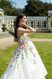 Finde dein lieblingskleid bei otto! 60 Summer Wedding Dresses For A Drop Dead Gorgeous Look Bunte Brautkleider Hochzeitskleid Bunt Braut