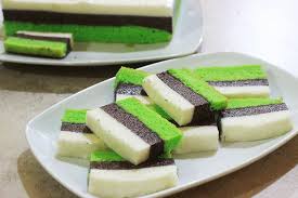 Tetapi ternyata bahan untuk membuat hidangan penutup dengan tekstur kenyal ini mengandung banyak manfaat lho buat kesehatan. Puding Busa Lapis Cake Resep Borneo