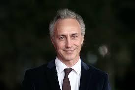 Born 13 october 1964) is an italian investigative journalist, writer and opinion leader, editor of the independent journal il fatto quotidiano. Chi E Marco Travaglio Biografia E Vita Privata Del Giornalista Popcorn Tv