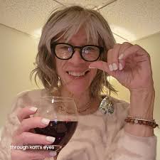 Sisters Restaurant Salem: Welcoming Bohemian Atmosphere