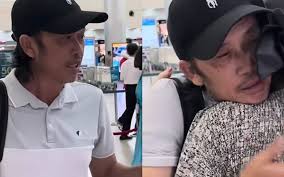 Hoài Linh ra tận sân bay tiễn mẹ đi Mỹ, mặt phờ phạc, mắt thâm quầng