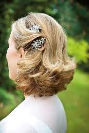 Hair that's halfway between long and short can feel tricky at times. 16 Romantic Wedding Hairstyles For Short Hair Weddingsonline Mother Of The Groom Hairstyles Mom Hairstyles Mother Of The Bride Hair
