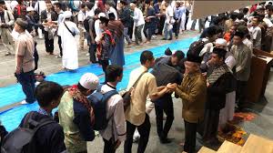 Consul general mirza nurhidayat told cnn that adilang had recovered well since being plucked from the ocean in august. Kjri Osaka åœ¨å¤§é˜ªã‚¤ãƒ³ãƒ‰ãƒã‚·ã‚¢å…±å'Œå›½ç·é ˜äº‹é¤¨ On Twitter 1 Masyarakat Indonesia Di Osaka Wilayah Kansai Dan Sekitarnya Melaksanakan Sholat Idul Fitri 1440 H 5 Juni 2019 Yang Diselenggarakan Bersama Oleh Kjri Osaka Dan Komunitas