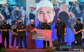 Explore tweets of muhyiddin yassin @muhyiddinyassin on twitter. Bernama Award Recipient Ebit Liew Aspires To Inspire The Young