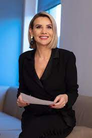 esra erol sac rengi tesettur giyim 2021 sac rengi sac giyim