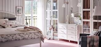Una camera da letto provenzale e contraddistinta da materiali naturali come legno pelle e juta che ritornano in ogni dettaglio dellarredamento. Arredamento Provenzale Ikea Camera Da Letto Shabby Chic Camera Da Letto Arredamento