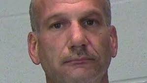 Lyle Floyd: Stevens County fugitive surrenders with his 7-year-old daughter 