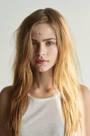 emalee may elwes schonheit madchen haar styling blonde madchen