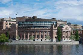Här hittar du fakta om riksdagen samt fantastiska toppaktiviteter i riksdagen. Helgeandsholmen Wikipedia