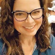 Dra Danielle F. Lobo De Souza/ Cirurgiã-Dentista