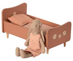 Verschiedene bezugsmaterialien verleihen stil und charakter. Holz Bett Mini Rose