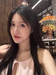 Hi, I'm a middle-aged aunt. I'm 33 years old. I'm from Taiwan Province.  Where are you from?