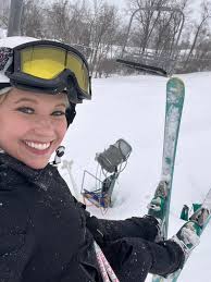 Getting ready for my 4pm live shot ⛷❄️